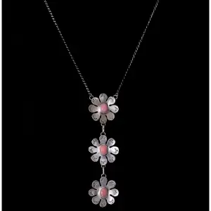 Pink Conch Three Flower Necklace