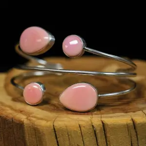 Pink Conch Double Teardrop Bracelet